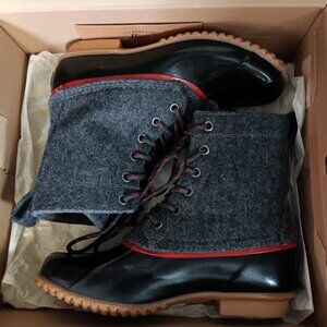 Womens 7 waterproof duck boot G H Bass co black and grey wool like fabric